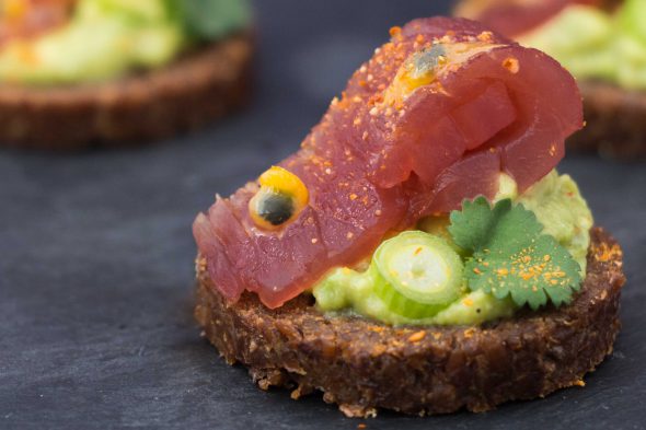passionfruit-glazed-tuna-sashimi-spicy-avocado-bites-2