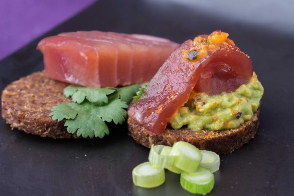 passionfruit-glazed-tuna-sashimi-spicy-avocado-bites-3