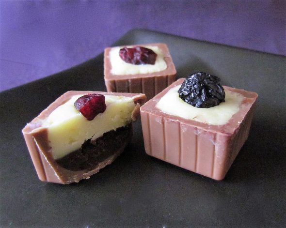 Blueberry-Yoghurt Chocolates 3