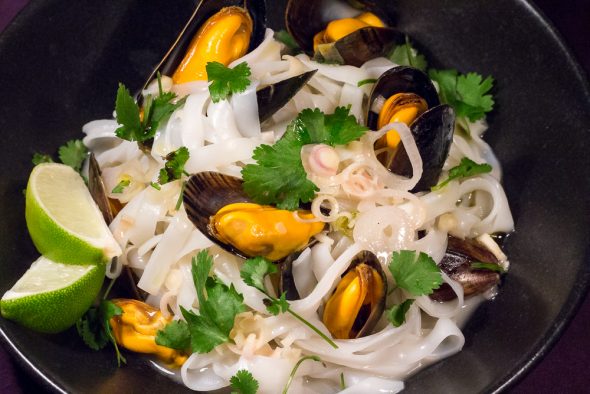Thai-Style-Lemongrass-Mussel-Pasta-1
