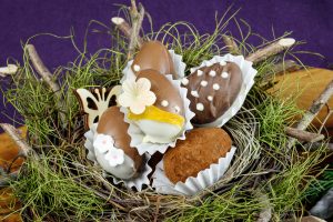 Peach-Passionfruit-Chocolate-Eggs-2