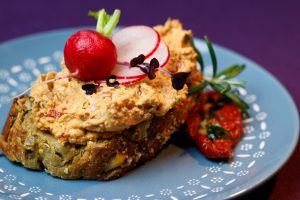 Glutenfree-Protein-Bread-Tomato-Goats-Cheese-Spread-3