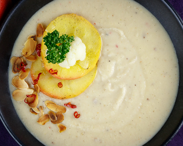 Creamy-Cauliflower-Soup-Caramelized-Apples-Toasted-Almonds-5
