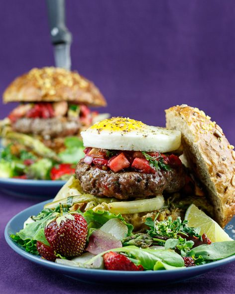 Asparagus-Burgers-Punchy-Strawberry-Relish-4